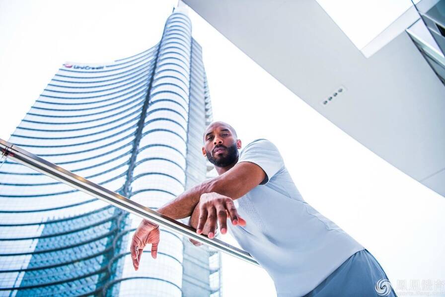 不能更帅!科比欧洲行引爆全城 人气丝毫没有减