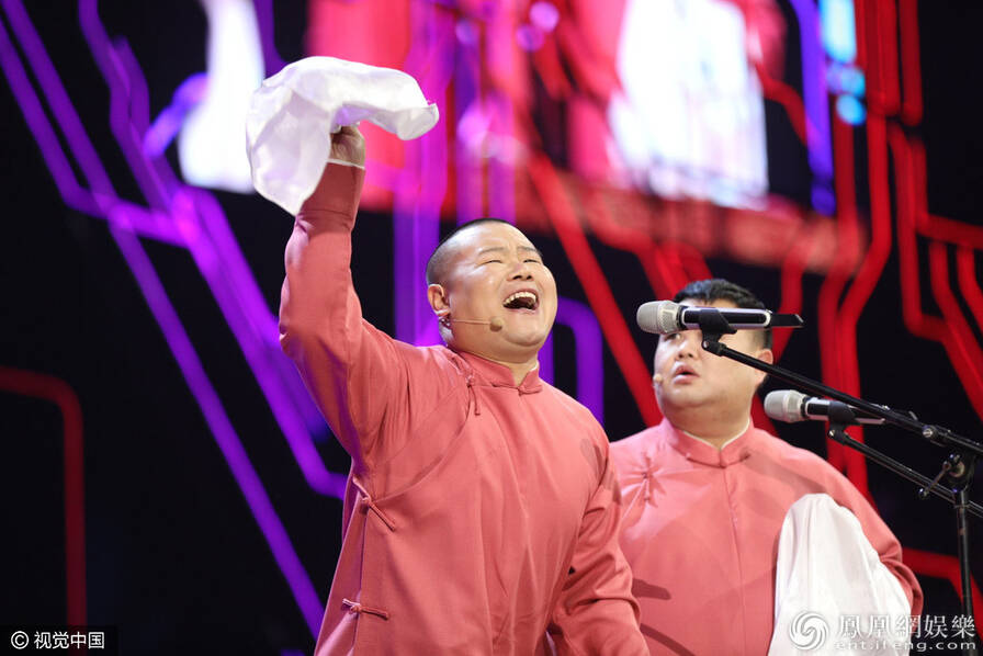 马云变魔术变出斯嘉丽 林志玲当众脱衣(组图)