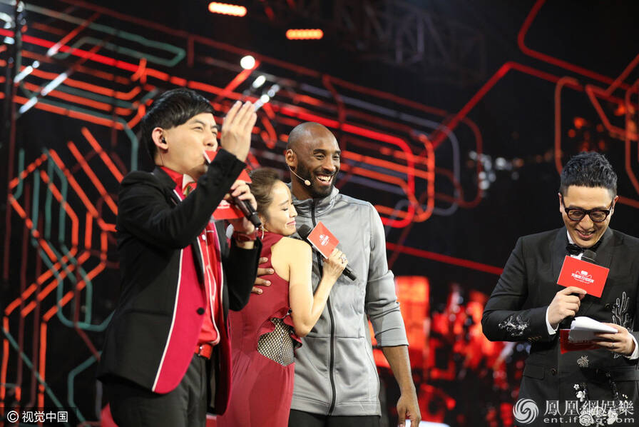 马云变魔术变出斯嘉丽 林志玲当众脱衣(组图)