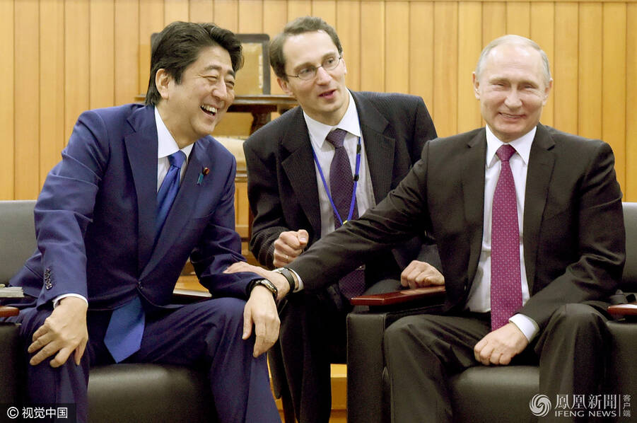 安倍带普京观看柔道表演 二人相谈甚欢(高清组图)