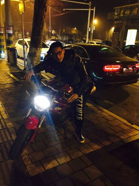 刘国梁亲煮方便面卧鸡蛋 国乒"新双子星"赛后加餐