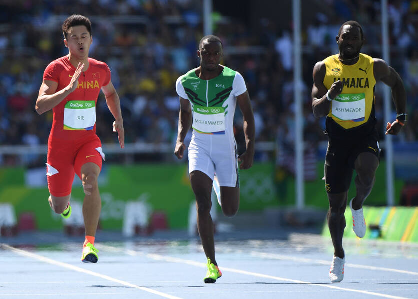 这一刻,中国飞人引短跑王国选手侧目!(组图)