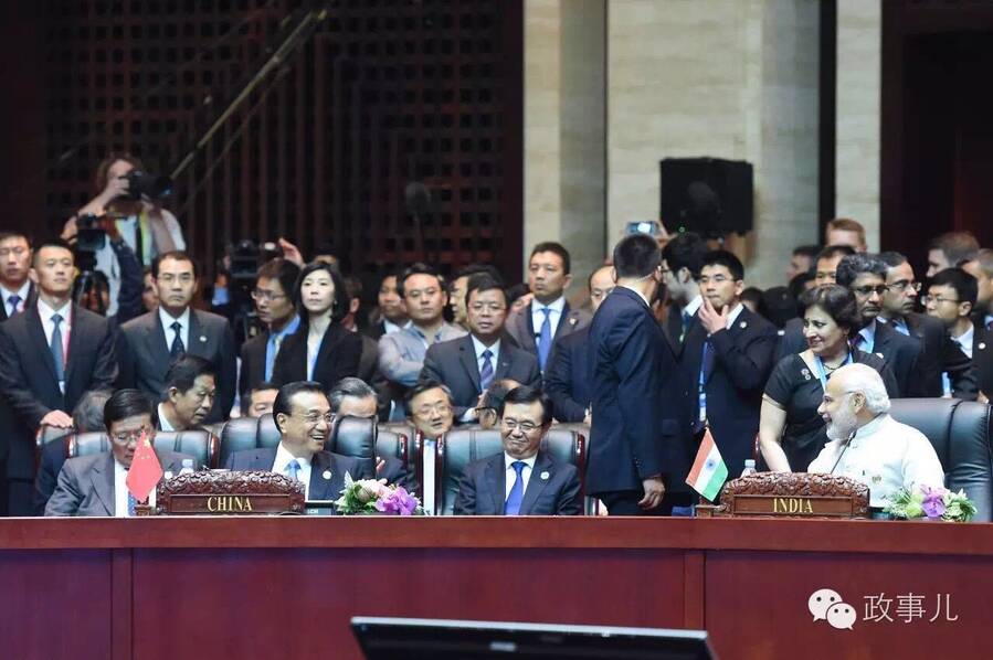 李克强东亚峰会上的“微笑外交”(高清组图)