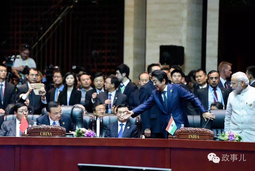 李克强东亚峰会上的“微笑外交”(高清组图)