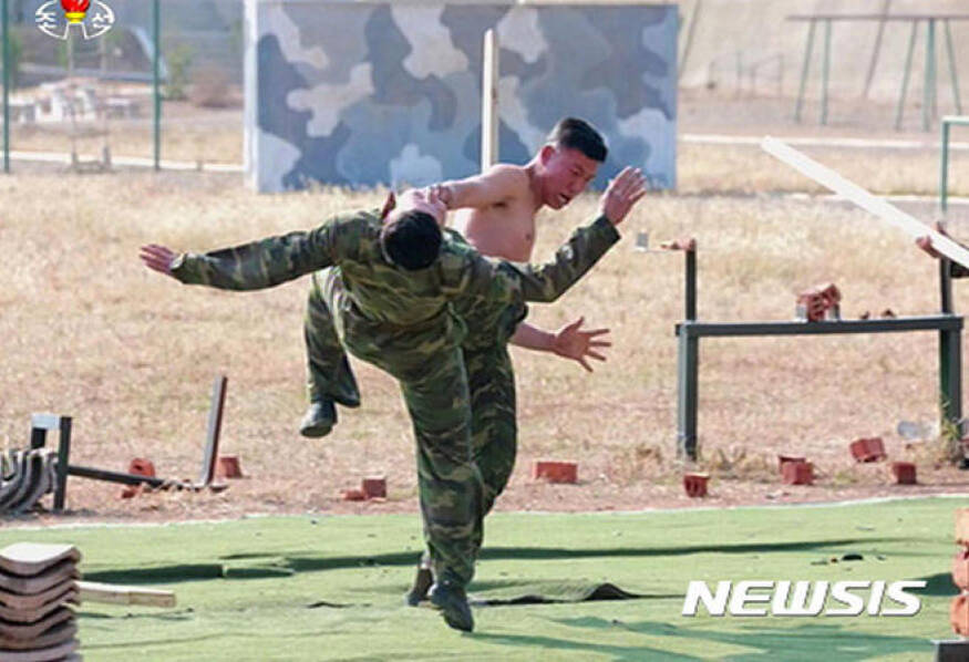 朝鲜特种部队严酷训练画面曝光(高清组图)