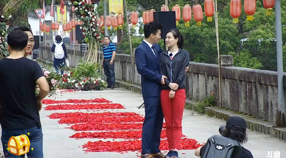 结束8年恋爱长跑！吴敏霞含泪接受张效诚求婚 网友：赶紧结婚早生贵子