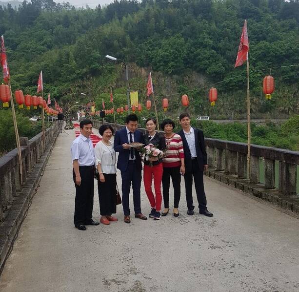 结束8年恋爱长跑！吴敏霞含泪接受张效诚求婚 网友：赶紧结婚早生贵子