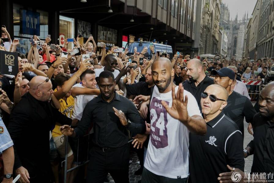 不能更帅!科比欧洲行引爆全城 人气丝毫没有减