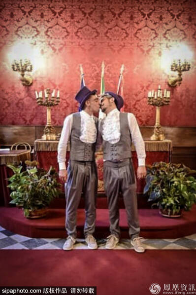意大利首例男同性恋合法婚姻婚礼现场-中国搜
