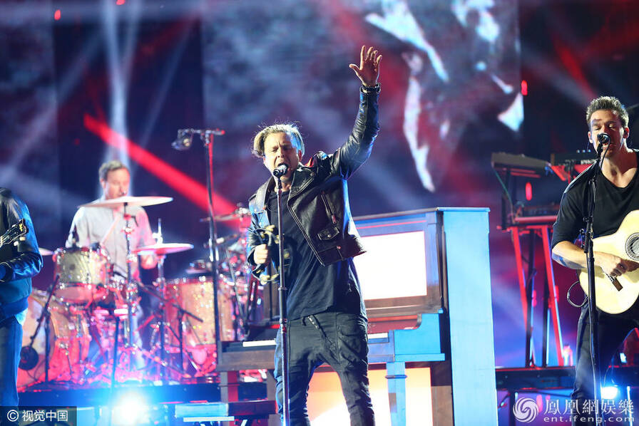 马云变魔术变出斯嘉丽 林志玲当众脱衣(组图)