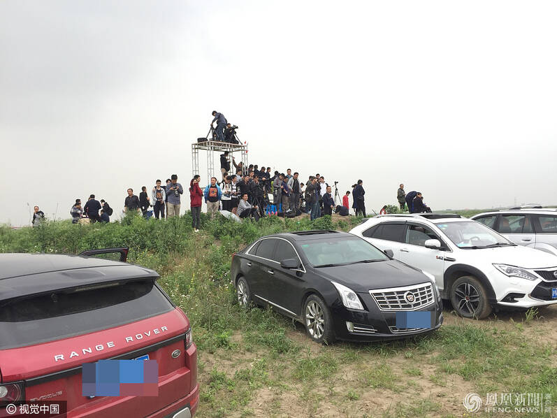 直击国产大型客机C919成功首飞 升空瞬间 (组图)