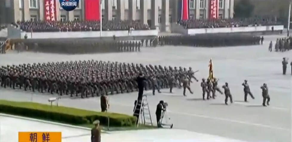 特写：阅兵仪式画面里的金正恩(高清组图)