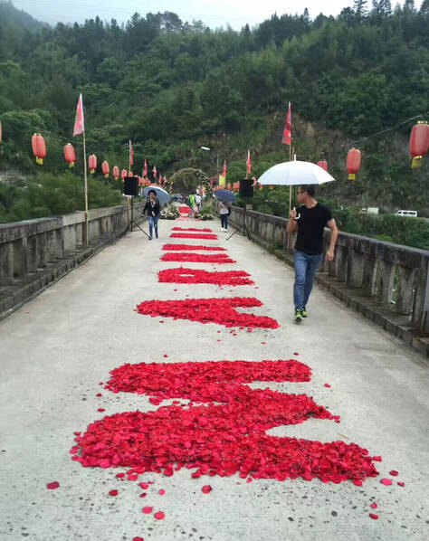 结束8年恋爱长跑！吴敏霞含泪接受张效诚求婚 网友：赶紧结婚早生贵子