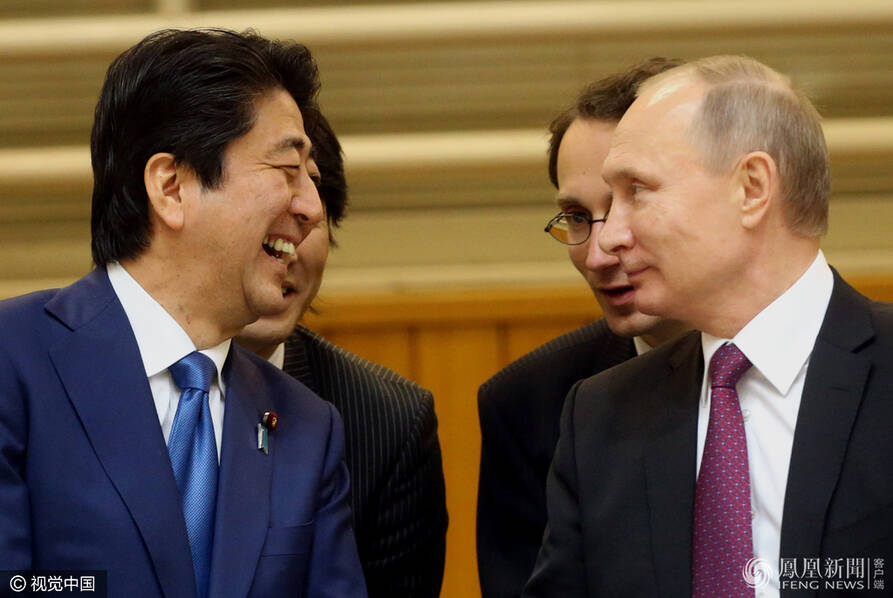 安倍带普京观看柔道表演 二人相谈甚欢(高清组图)