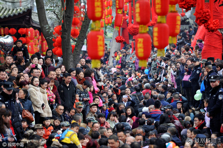 20万人涌入四川看拉人 一不小心就当&quot;爹&quot;(组图)