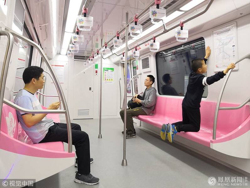 南京S7号线开通粉色系设计少女心爆表