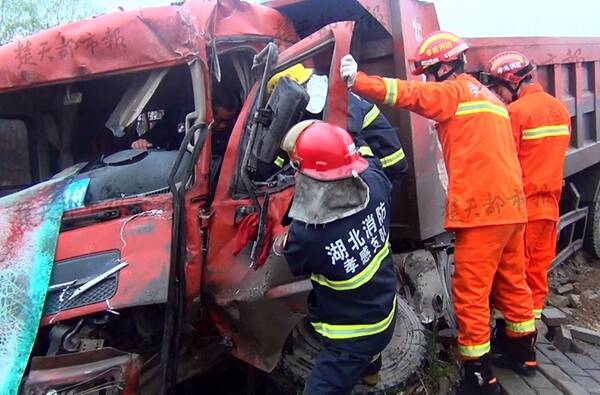  湖北 随州 现雷人标语 :上坟失火将被铲除祖坟