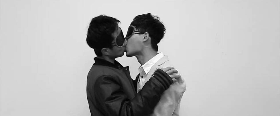 南京 大学生 发起活动 亲吻陌生人 :有人献出初吻