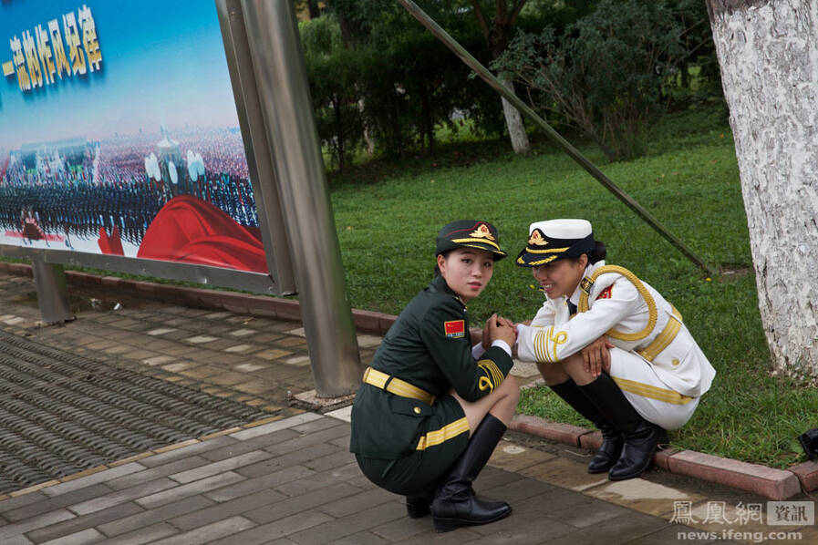 一组阅兵前夕的军乐团女兵照火了 亮点自寻(高清组图)