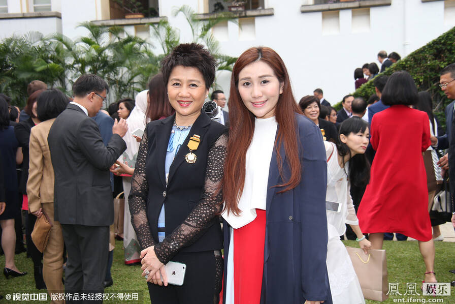 四太梁安琪获铜紫荆星章 赌王何鸿燊精神奕奕