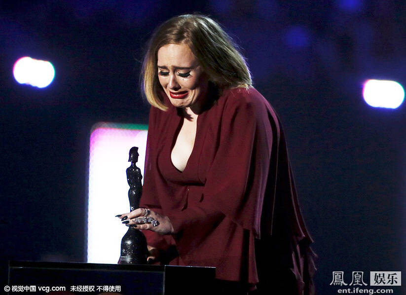 2016全英音乐奖:阿黛尔激动飙泪变表情包