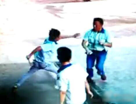  主管被员工刺死前瞬间  疑蓄谋已久(图)_环球军