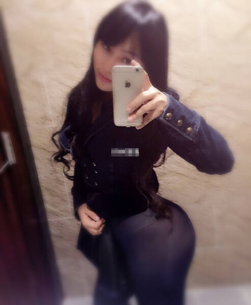 “中国版卡戴珊”走红网络 晒健身照翘臀_扬子晚报网