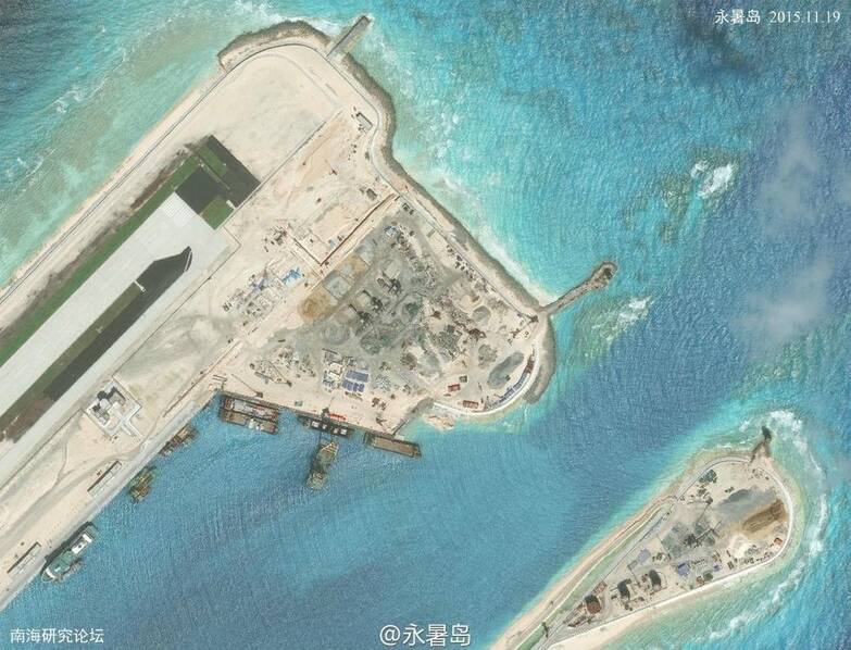 南沙永暑礁高清卫星图:除了机场 还有足球场