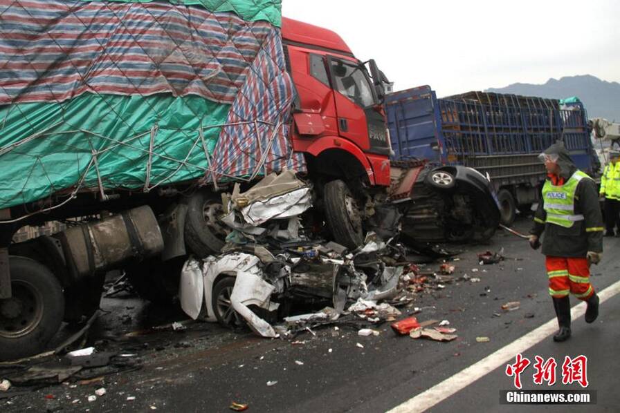 比利时警方搜寻恐袭嫌犯 西方国家加强安全戒