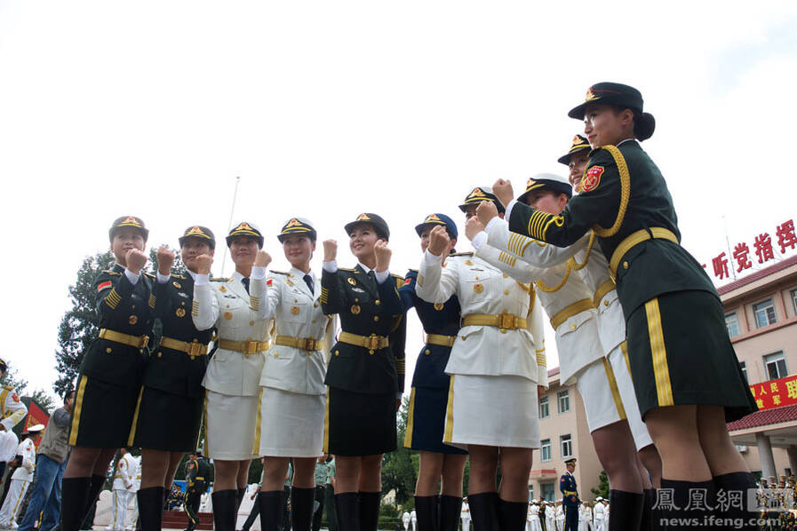 一组阅兵前夕的军乐团女兵照火了 亮点自寻(高清组图)