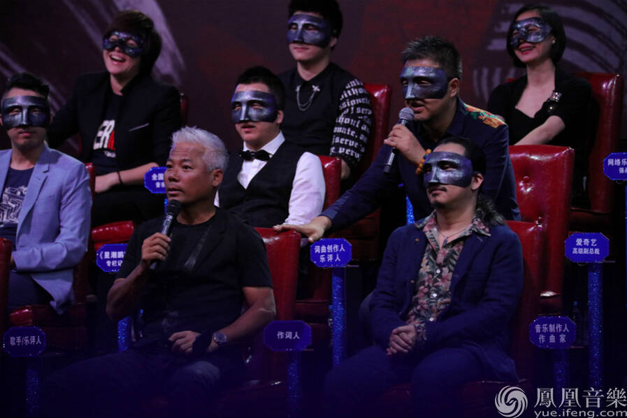 方文山点评超犀利 蒙面歌王半决赛八进三赛制