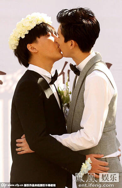 勇敢爱!"男版周迅"与同性男友结婚 当众舌吻(图)