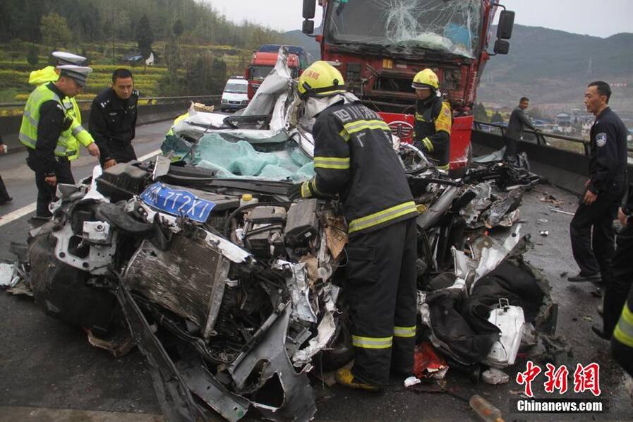 比利时警方搜寻恐袭嫌犯 西方国家加强安全戒