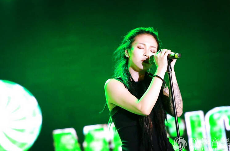 毕夏简谱_张恒远跟毕夏结婚照片(2)