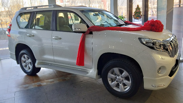 中东进口霸道2700 完美越野性能 给你全新驾驶体验