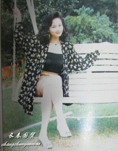 她是九十年代最红挂历女郎 50岁依然美丽优雅(图)