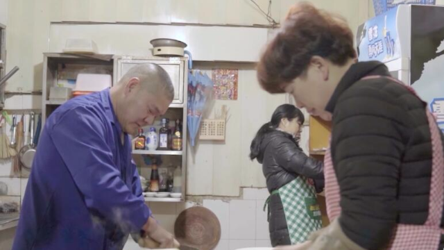 冒热气的羊肉粥，不吃一碗难过冬，尤其是宁波这家...