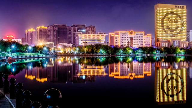 【乌鲁木齐夜景！】俯瞰乌鲁木齐夜景，酷的飞起来！