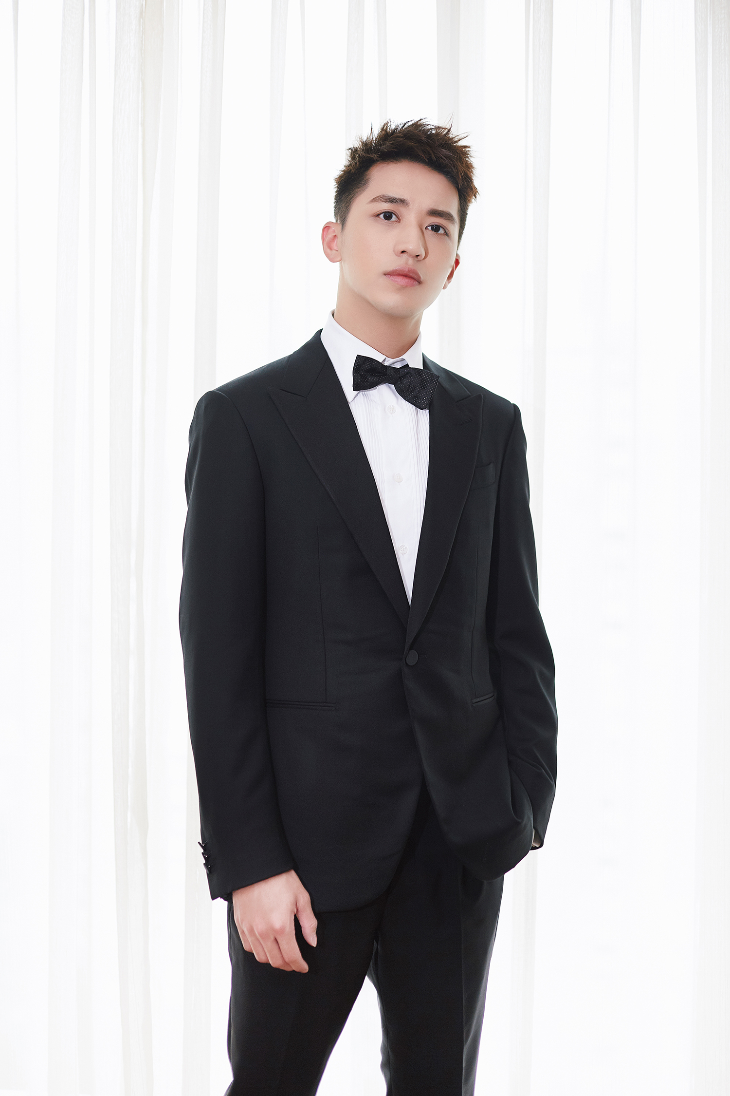 许魏洲亮相东方风云榜 蝉联网络影响力大奖