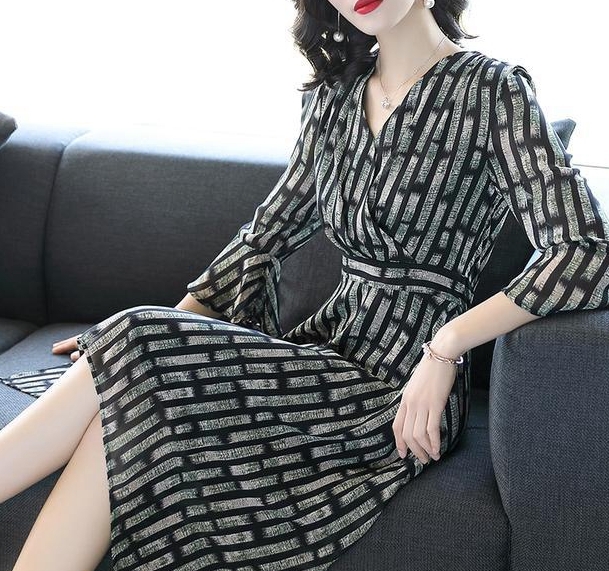 性感又迷人的连衣裙,时尚a性感又减龄,做个有女感冒的感冒和病毒性细菌性传染性图片