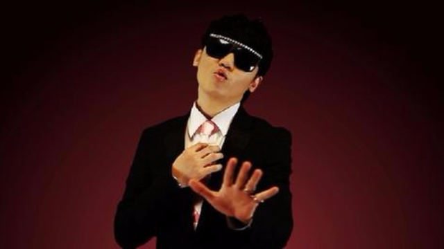 王绎龙现场一曲《电音之王》嗨翻全场