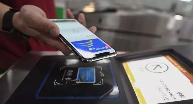 小米手机和苹果手机刷公交卡哪个更快呢?