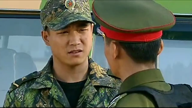 士兵突击 为了博得许三多一笑，甘小宁使出了浑身解数