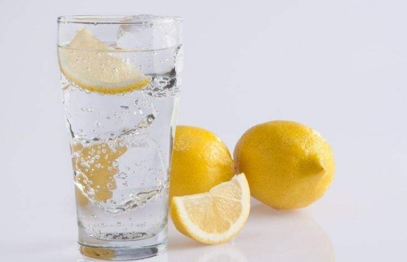 夏天 喝柠檬水 能降火吗?