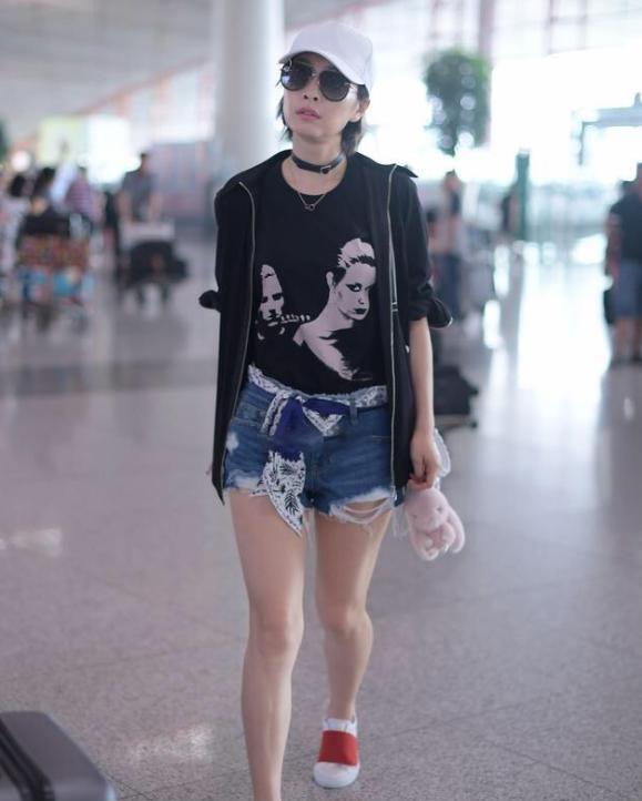 吴昕把蕾丝丝巾别裤腰上,网友:土爆了,难怪潘