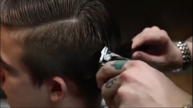 男生夏季侧分油头发型教程，独一无二的帅气