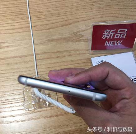 小米8、小米8SE真机实拍,真机比图好看,手感很