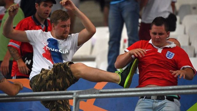 英国球迷放话在俄罗斯世界杯上搞事情，俄球迷：你们敢来咱们再说