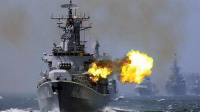 中俄军演当天，美航母竟在南海猛烈开火！