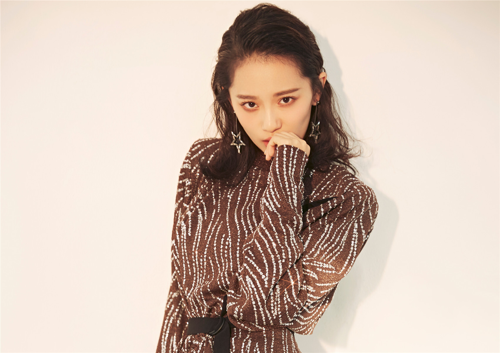 王禛《绝代双骄》曝张菁海报 泼辣“小仙女”闯绝代江湖